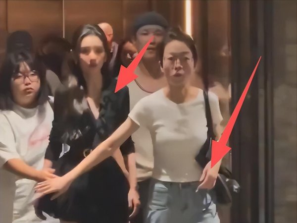 快牛盘 到底谁在喜欢这种病态美？27岁宋祖儿现身南京，双腿瘦成皮包骨