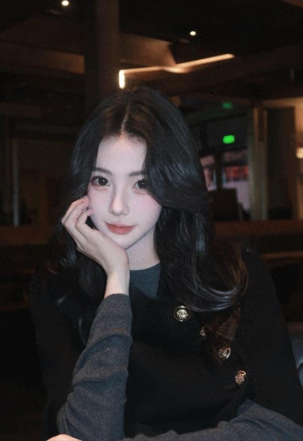 盈透科技 河南一校花美出圈了，貌美迷人，美的无可挑剔，高级满满